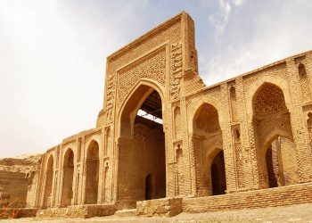 کاروانسەرای ڕۆبات شەرەف، مۆزەخانەی خشتکاریی ئێران