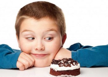 زیانە تەندرووستییەکانی زۆرخواردنی شیرینی