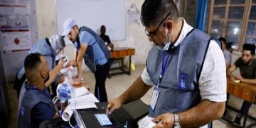 عێراق: دەنگی 800 سندۆق بە دەست هەژمار دەکرێتەوە