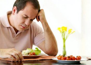 ئەو هۆکارە دەروونییانەی حەزی خواردن کەم دەکەنەوە