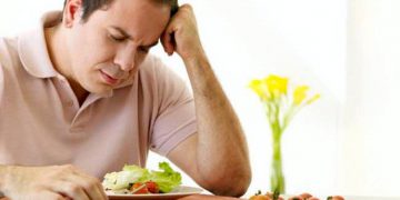 ئەو هۆکارە دەروونییانەی حەزی خواردن کەم دەکەنەوە