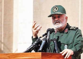 فەرماندەی گشتی سوپای پاسداران: هێزی دەریایی سوپا دەبێتە خاوەنی مووشەکی کرۆزی 2 هەزار کیلۆمەتری