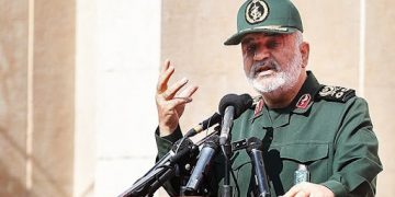 فەرماندەی گشتی سوپای پاسداران: هێزی دەریایی سوپا دەبێتە خاوەنی مووشەکی کرۆزی 2 هەزار کیلۆمەتری