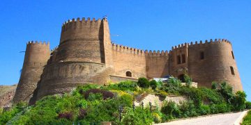 قەڵای فەلەکولئەفلاک، شکۆی پارێزگای لوڕستانی ئێران