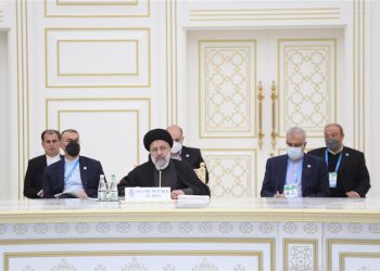 سەرۆک کۆماری ئێران: گرنگی تایبەت بە هاوکاری و هاوبەشیی ئابوری لە گەڵ وڵاتانی دراوسێ دەدەین