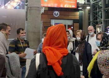 یەکەم گرووپی گەشتیارانی بیانی لە سەردەمی بڵاوبوونەوەی کۆرۆنا گەیشتنە ئێران