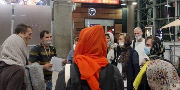 یەکەم گرووپی گەشتیارانی بیانی لە سەردەمی بڵاوبوونەوەی کۆرۆنا گەیشتنە ئێران