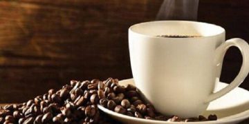 خواردنی قاوە و چا مەترسی جەڵتەی مێشک کەم دەکاتەوە