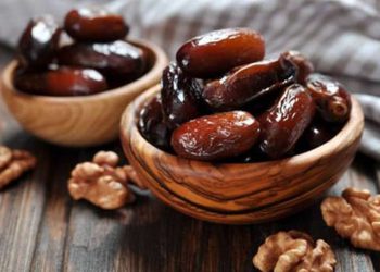 چی بە سەر جەستەدا دێت ئەگەر ڕۆژانە سێ دانە خورما بخۆیت؟