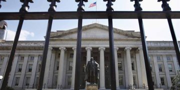 ئەمریکا 12 کەس و دامەزراوەی ئێرانی خستە ڕیزی سزاکانەوە