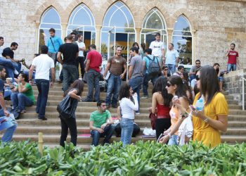 ئەمساڵ زیاتر لە 77 هەزار لوبنانی بە هۆی قەیرانی داراییەوە بۆ دەرەوەی وڵات کۆچیان کردووە