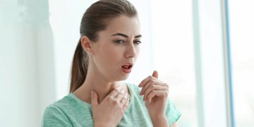 چەند نیشانەیەکی توشبووانی کۆرۆنای ئۆمیکرۆن