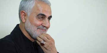 شارەزایەکی سیاسی: شەهید سولێمانی سەرجەم پیلانەکانی ئەمریکای لە ناوچەکە ڕوبەڕوی شکست کردەوە