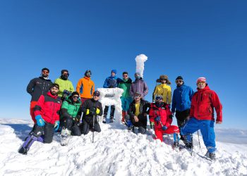 گەشتی یەک ڕۆژەی ڕێکخراوی شاخەوانی باواجی بۆ لوتکەی پیرەمەگرون + وێنە