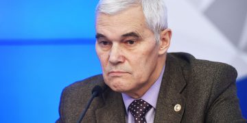 شرۆڤەکارێکی ڕووسیا: کۆبوونەوەکەی ڕەئیسی و پوتین ئەنجامی ئەرێنیی بۆ ناوچەکە دەبێت