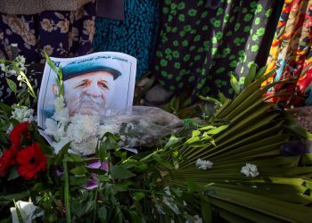 ڕۆحی یاخیبووی “پەرتەو” لە باخی فیردەوسی کرماشان ئارامی گرت