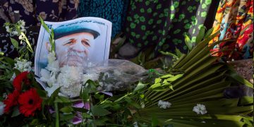 ڕۆحی یاخیبووی “پەرتەو” لە باخی فیردەوسی کرماشان ئارامی گرت