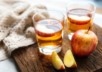 سوود و زیانەکانی خواردنی سرکەی سێو بزانە