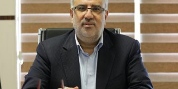 وەزیری نەوتی ئێران: ساڵی داهاتوو یەک ملیۆن و 200 هەزار بەرمیل نەوت هەناردە دەکەین