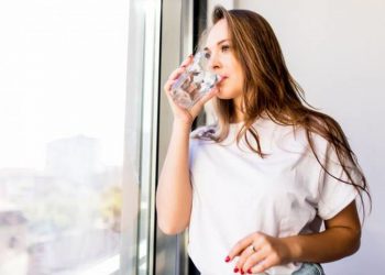 ژنان لە ڕووی خواردنەوە پێویستیان بە چییە؟