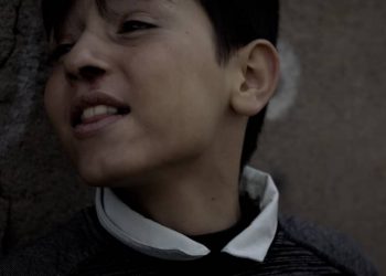 نمایشی «لێنزی ڕەش» لە تیڤاڵ دەستی پێکرد