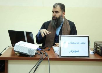 شیعرەکانی شامی کرماشانی ئەبێتە ماستەرنامەی خوێندکارێکی زانکۆی گەرمیان + وێنە