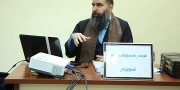 شیعرەکانی شامی کرماشانی ئەبێتە ماستەرنامەی خوێندکارێکی زانکۆی گەرمیان + وێنە