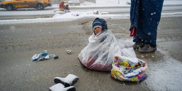 چارەنووسی منداڵانی ئەفغانستان؛ برسێتی، سەرما و نەخۆشی