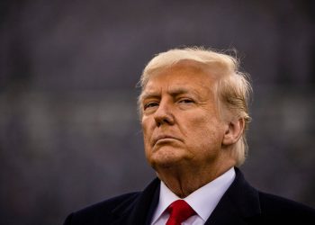 ترەمپ: ئەمریکا گەمژە و لاوازە