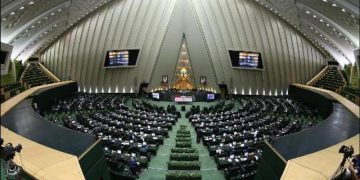 بەیاننامەی ئەندامانی پەرلەمانی ئێران لە دژی سیاسەتی ئەمریکا لە دانوستانەکانی ڤیەننا
