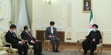 ڕەئیسی: ئێران بەردەوام دژی سیاسەتی داگیرکاری و خۆسەپاندنی ئەمریکا دەمێنێتەوە