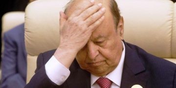 سەرۆک کۆماری هەڵهاتووی یەمەن دەسەڵاتەکانی ڕادەست کرد