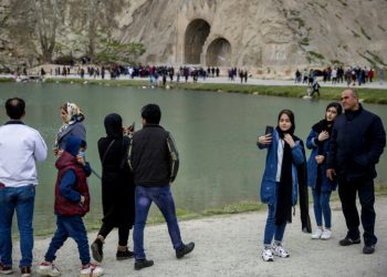 نزیکەی 2 ملیۆن کەس سەردانی شوێنە گەشتیارییەکانی پارێزگای کرماشانیان کردووە