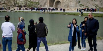 نزیکەی 2 ملیۆن کەس سەردانی شوێنە گەشتیارییەکانی پارێزگای کرماشانیان کردووە