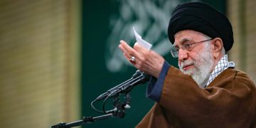 حەزرەتی ئایەتوڵڵا خامنەیی: ئازادکردنەوەی خوڕەمشار هێمای ڕزگاری نیشتمانی بوو