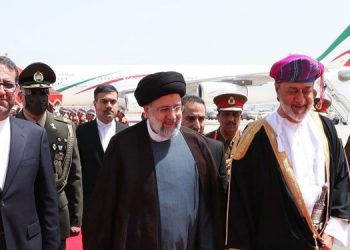 سوڵتانی عۆمان بە فەرمی پێشوازیی لە سەرۆک کۆماری ئیسلامی ئێران کرد