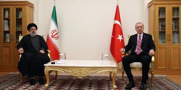 وتووێژی تەلەفوونیی ڕەئیسی – ئەردۆغان: وڵاتانی ئیسلامی پاڵپشتی لە فەڵەستین بکەن