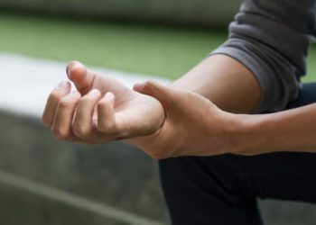 هۆکار و چارەسەری نەخۆشیی سڕبوونی دەست و پەنجە