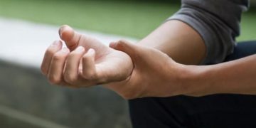 هۆکار و چارەسەری نەخۆشیی سڕبوونی دەست و پەنجە