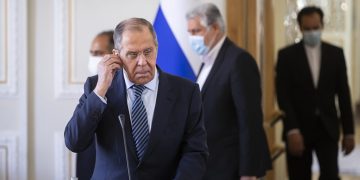 لاوڕۆڤ سەردانی تاران دەکات
