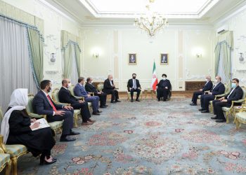 ئایەتوڵڵا ڕەئیسی: ئێرادەی ئێران پەرەپێدانی پەیوەندییەکانە لە گەڵ وڵاتانی دراوسێ