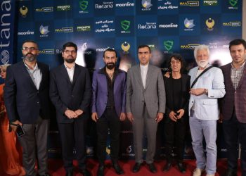 قوباد تاڵەبانی و مێهدی شووشتەری پێشوازی لە فیلمی سینەمایی بێنیشتمان دەكەن