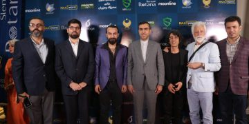 قوباد تاڵەبانی و مێهدی شووشتەری پێشوازی لە فیلمی سینەمایی بێنیشتمان دەكەن