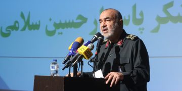 فەرماندەی سوپای پاسداران: زیاتر لە 100 هەزار مووشەکی ئامادە لە لوبنان هەیە