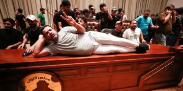 سەدر عێراق بەرەو کوێ دەبات؟ لە بنبەستی سیاسی تا لەشکرکێشیی سەر شەقام
