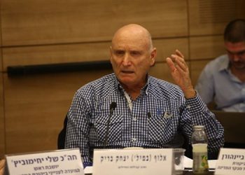 ژنڕاڵێکی زایۆنیست: بووینەتە سوپایەکی لاواز کە لە پشتەوەی دیوارەکان خۆی حەشار دەدات