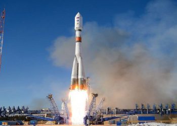 ئێران مانگی دەستکردی خەیامی ڕەوانەی بۆشایی ئاسمان کرد