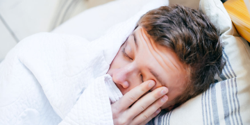 بۆ لە کاتی خەودا ئارەق دەکەین؟