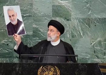 ئەندامێکی پەرلەمانی عێراق ستایشی بەرزکردنەوەی وێنەی شەهید سولێمانیی لە لایەن ئایەتوڵڵا ڕەئیسییەوە کرد