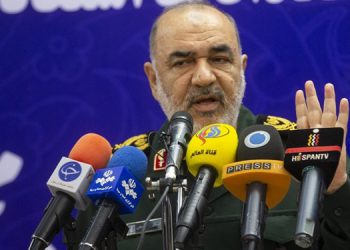 فەرماندەی سوپای پاسداران بۆ دوژمنان: بەم گەنجانەی فریوی ئێوەیان خواردووە ڕوبەڕوتان دەبینەوە